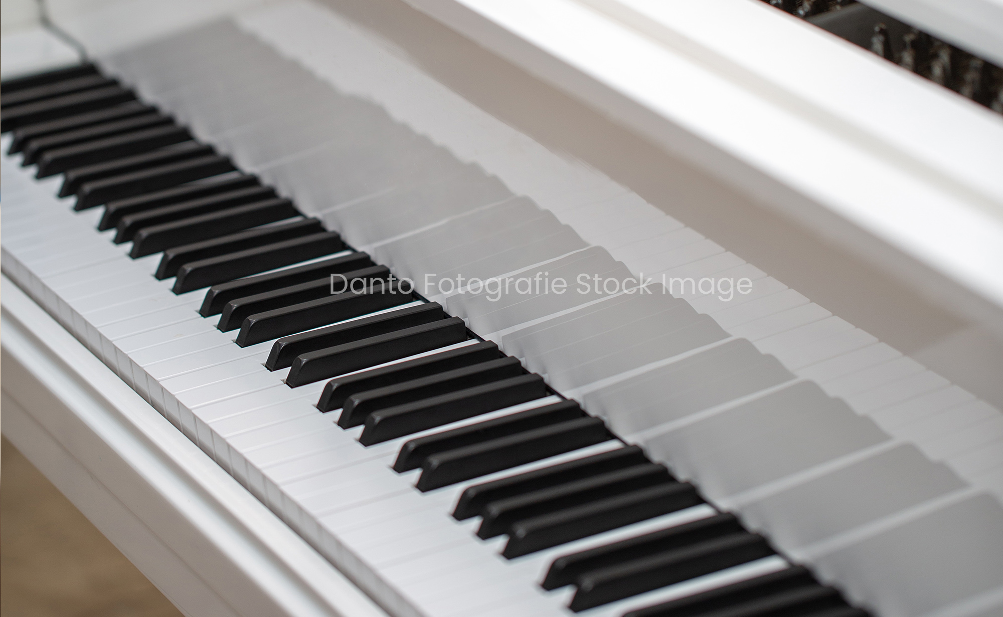 Witte piano